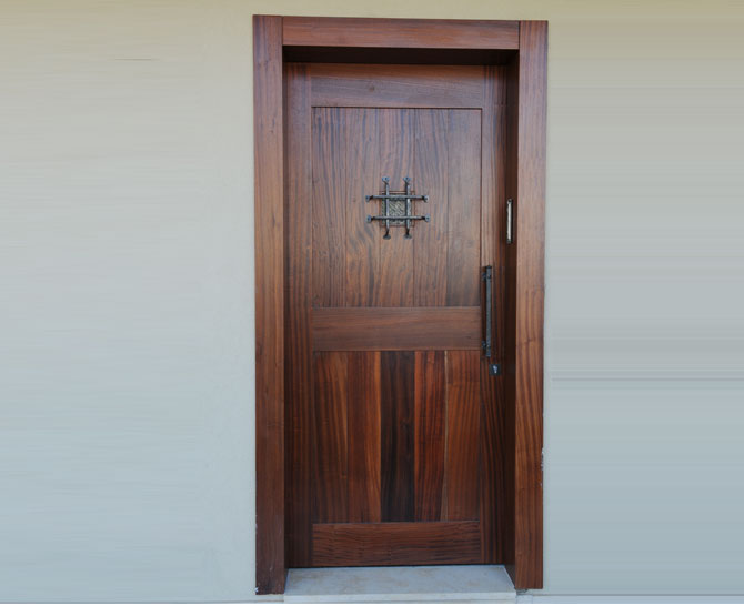דלת חיצונית 12